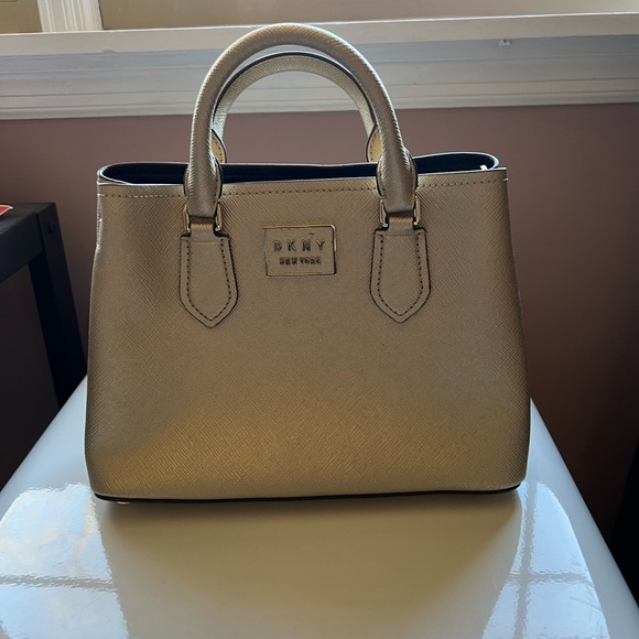 DKNY Bianca Medium Gold Satchel with Structured Shape and Textured Leather - Picture 2 of 8